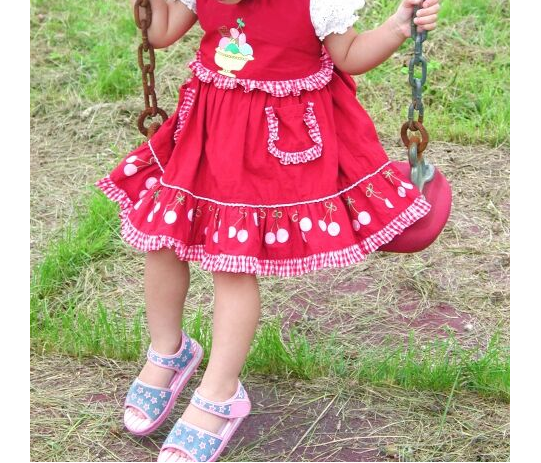 公園でうちの子のサンダルをバッグに入れようとする泥ママが！泥『うちの子のよ！この苗字の人から貰ったの！』私「何て読むの？」泥『それは…』 → すると…