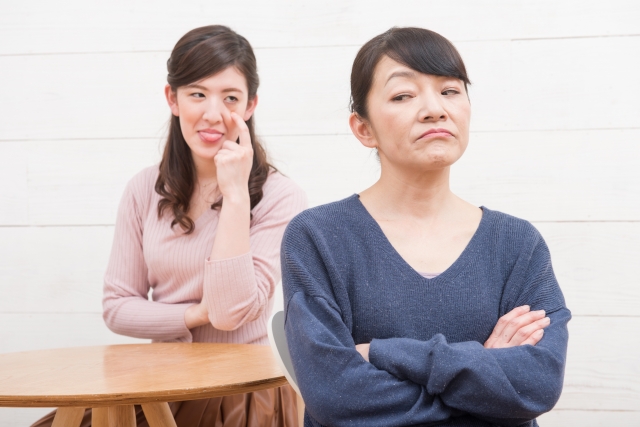 結婚3ヵ月の息子夫婦が遊びにきた。嫁「お義母さん!なに若ぶって恥ずかしいwww」息子「おい」嫁「なに?あんたお義母さんの味方?」私「なるほど、なら私もそのつもりでいくね^^」→半年後…